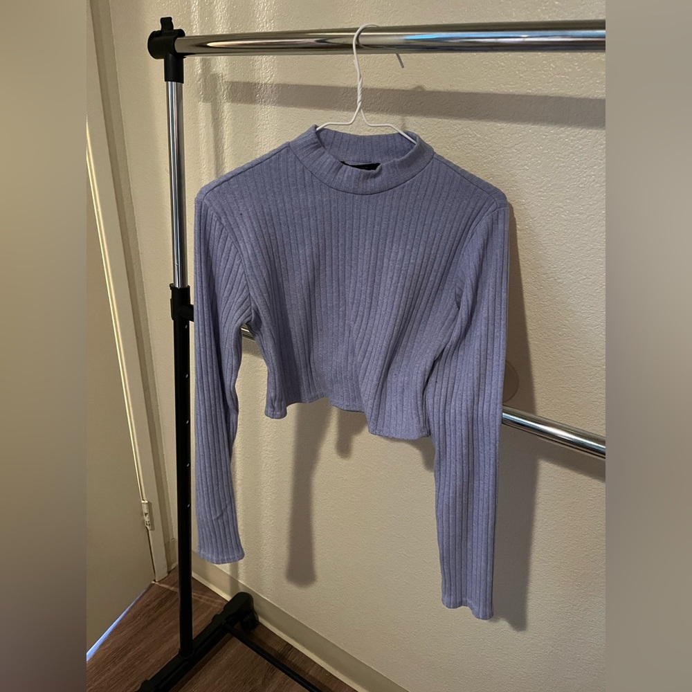 Long sleeve cropped shirt